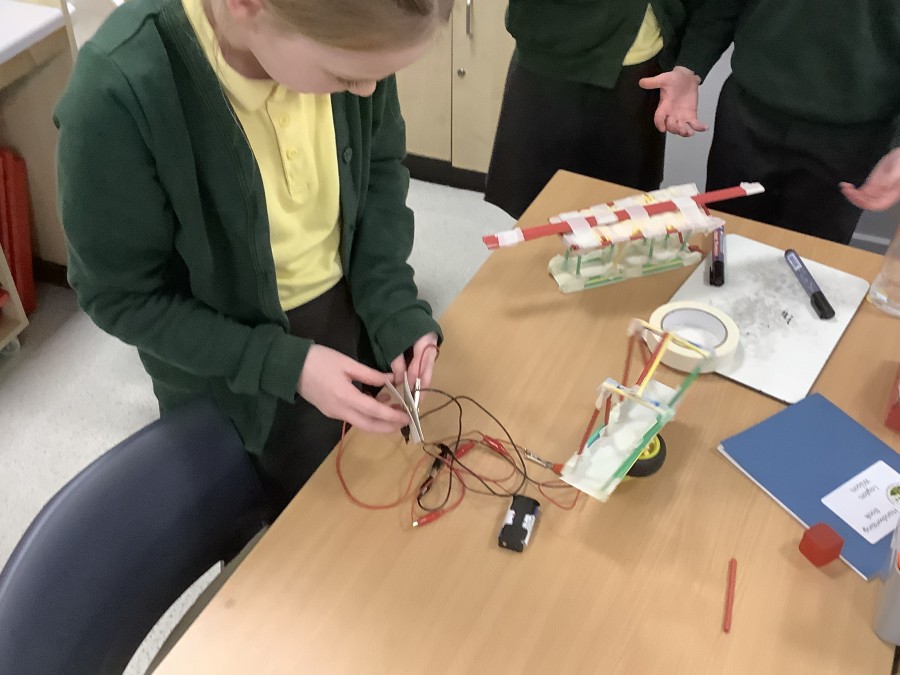 Designing and Building Swing Bridges in DT